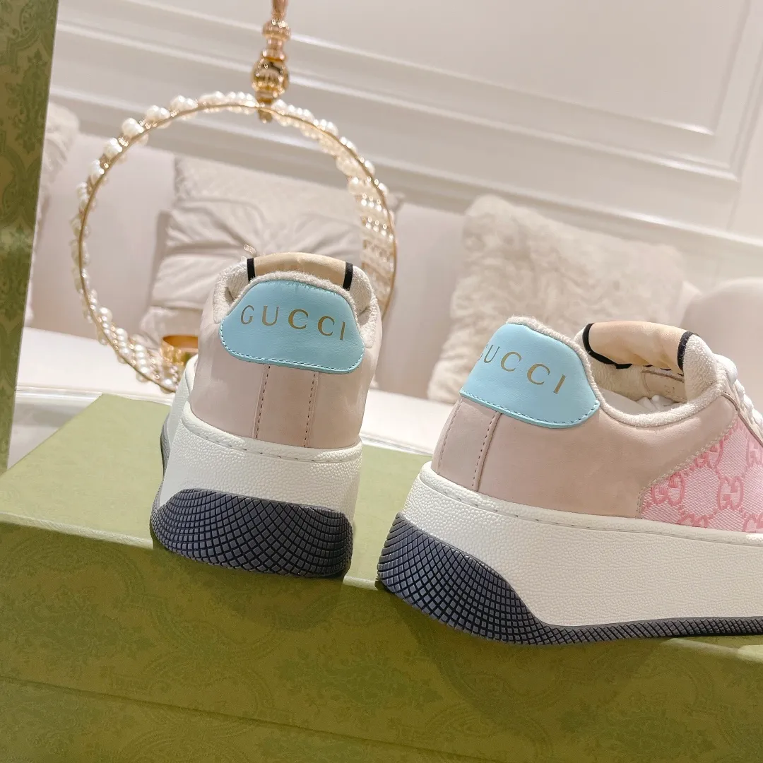 👟👟Ex-factory price👟👟Ex-factory price 520👟👟Gucci’s latest chubby thick-soled dirty shoes~~couple casual shoes, 6cm height increasing shoes~~ 🔥Best, short boy, really good-looking♥️ The upper is made of polished cowhide stitched with classic double G fabric. The terry cloth is delicate and sweat-absorbent and breathable. The foot pad is integrated with latex injection molding. Private mold 6cm thick T👟👟Ex-factory price U two-color bottom Size: 35-40 Male 39-45/full size (45 custom-made, non-refundable) Comes with a full set of packaging